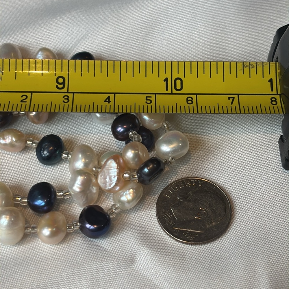 3-strand baroque pearl necklace in white, blue, cream. - Picture 4 of 4